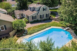604 Cherokee Ln in Brielle, NJ - Building Photo