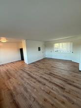 1205 Geraldine Way in Belmont, CA - Building Photo - Building Photo