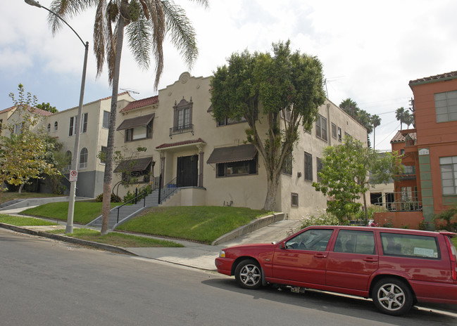 132 N Kenmore Ave in Los Angeles, CA - Building Photo - Building Photo