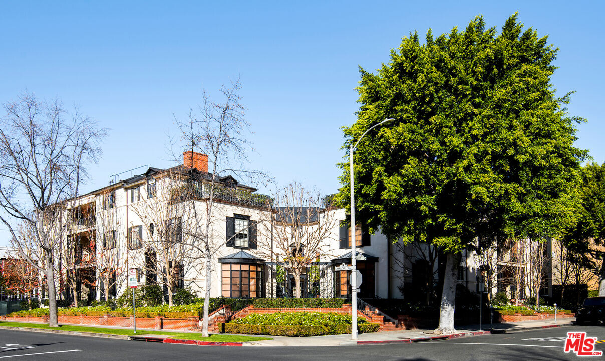 165 S Rodeo Dr in Beverly Hills, CA - Foto de edificio