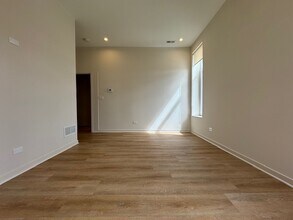 4177 W Belmont Ave, Unit # 0203 in Chicago, IL - Building Photo - Building Photo