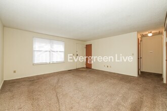 6241 Greenfield Way in Dayton, OH - Building Photo - Building Photo