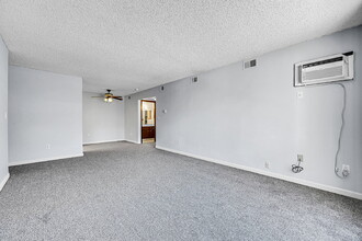 3550 S Harlan St in Lakewood, CO - Building Photo - Building Photo