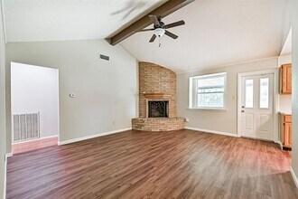 504 Kingsbury Ln in Friendswood, TX - Foto de edificio - Building Photo