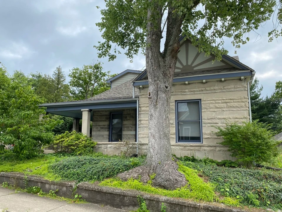601 S Grant St in Bloomington, IN - Foto de edificio