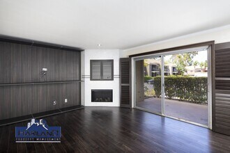 8460 Via Mallorca in San Diego, CA - Building Photo - Building Photo