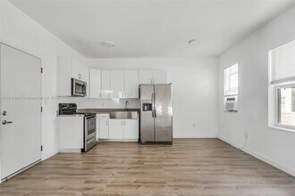 402 NW 12th Ave in Miami, FL - Building Photo - Building Photo
