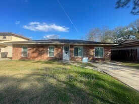 6944 Sutton Dr in Baton Rouge, LA - Building Photo