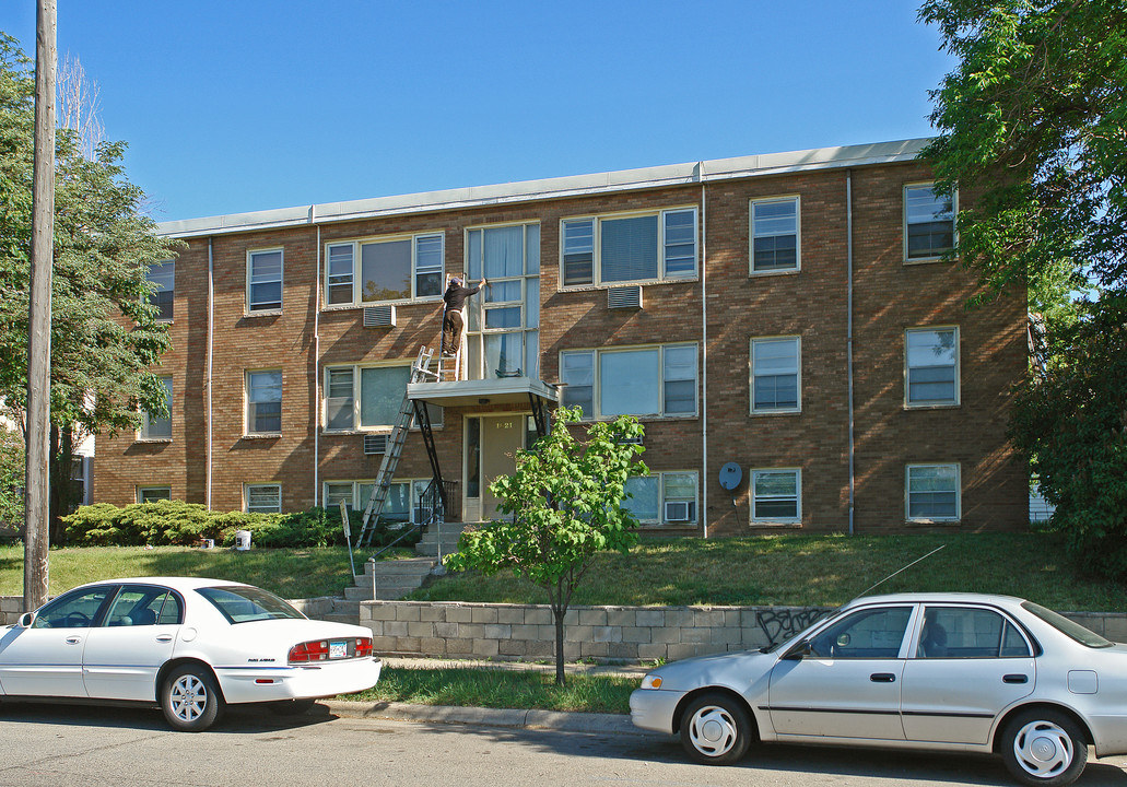 1621 St Anthony Ave in St. Paul, MN - Building Photo