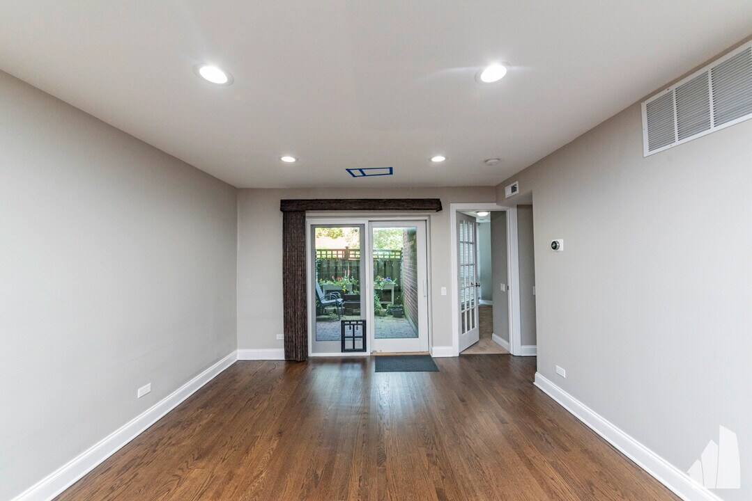 2036 N Larrabee St, Unit 8103 in Chicago, IL - Building Photo