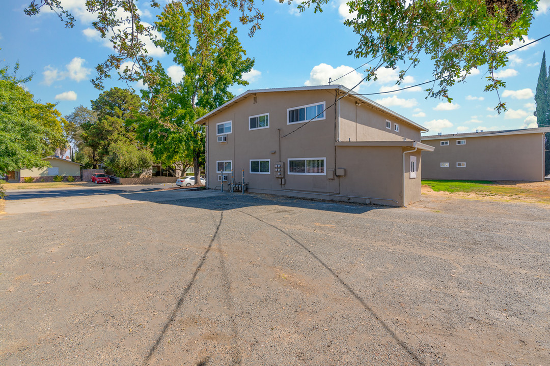 1939 S Cirby Way in Roseville, CA - Building Photo