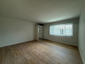 Weddington Oaks in Sherman Oaks, CA - Building Photo - Building Photo