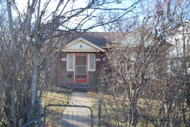 property at 915 10th St
