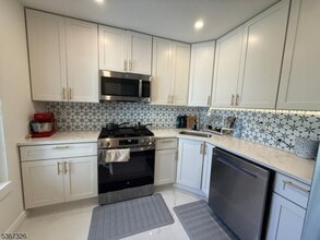 1254 Garrison Ct in Mahwah, NJ - Building Photo - Building Photo