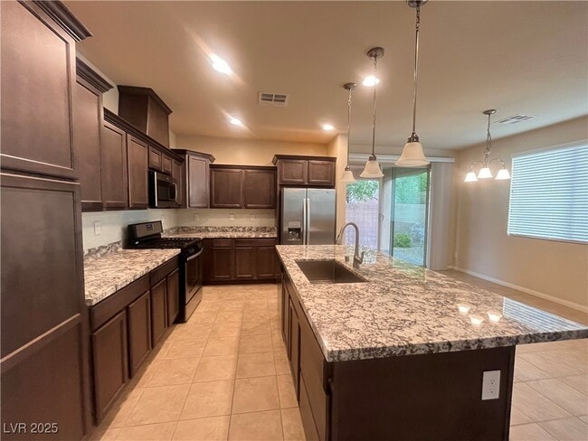 property at 914 Kimbark Ave