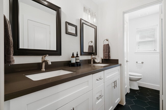 5602 Greenhill Forest Dr in Houston, TX - Building Photo - Building Photo