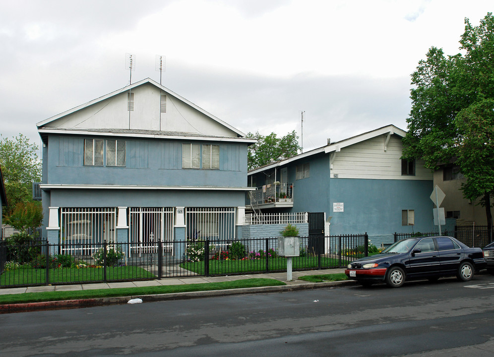 259 N Calaveras St in Fresno, CA - Building Photo