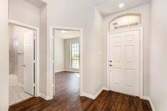 2605 Glasgow Wy in Denton, TX - Building Photo - Building Photo
