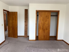 123 Heald St, Unit F1 in Carteret, NJ - Foto de edificio - Building Photo