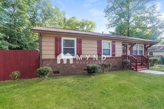 4821 Woodway Pl in Charlotte, NC - Foto de edificio - Building Photo