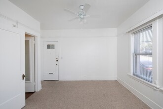 Windsor Apartments in San Diego, CA - Building Photo - Interior Photo