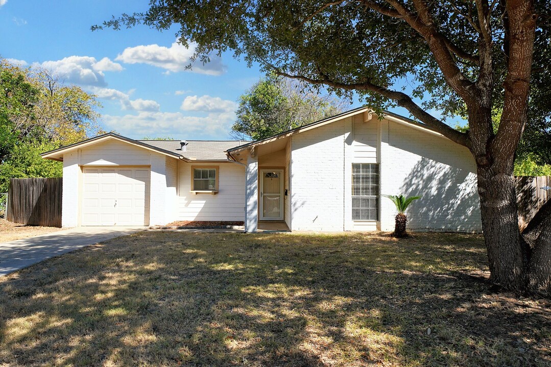 225 Linda Ct in Schertz, TX - Foto de edificio