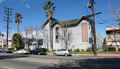 15415 Vanowen St in Van Nuys, CA - Building Photo - Building Photo