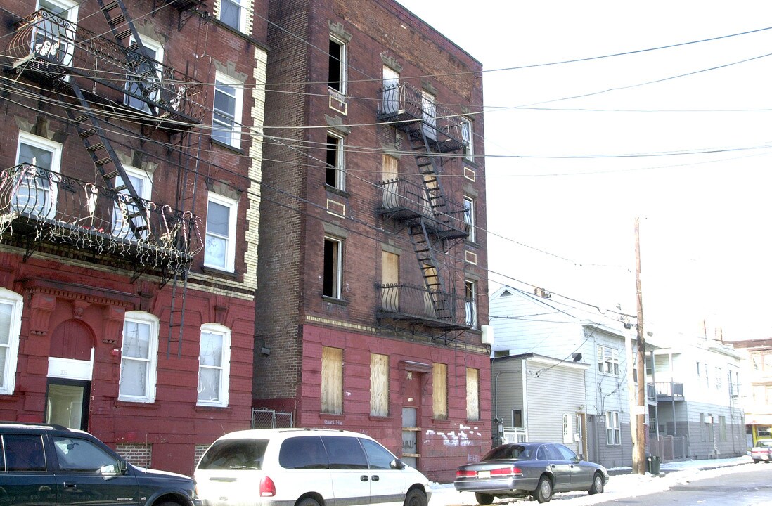 104-106 Beech St in Paterson, NJ - Building Photo