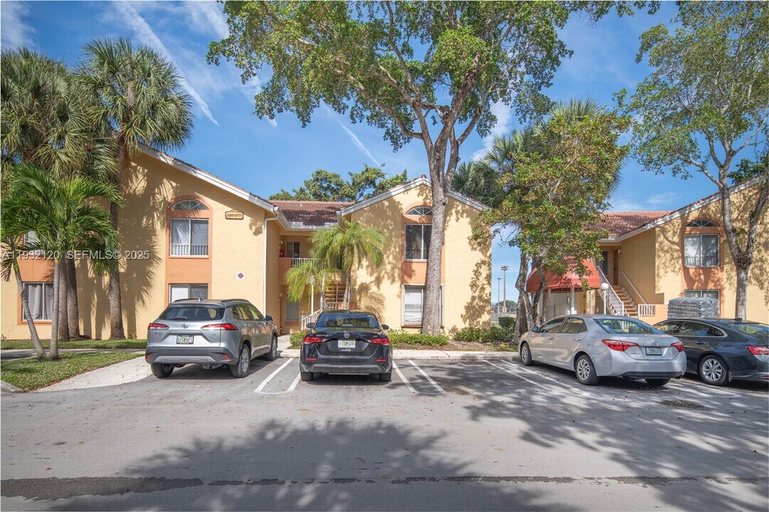 1155 Coral Club Dr in Coral Springs, FL - Building Photo