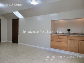 105 1/2 Aarup St in Springfield, IL - Building Photo - Building Photo