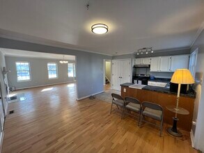 11274 Perrysville Ct, Unit 1 in Waldorf, MD - Foto de edificio - Building Photo