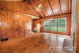 1316 Knollwood Ave in Kalamazoo, MI - Building Photo - Building Photo