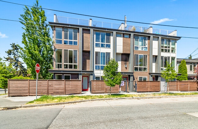 10503 Evanston Ave N in Seattle, WA - Building Photo - Building Photo