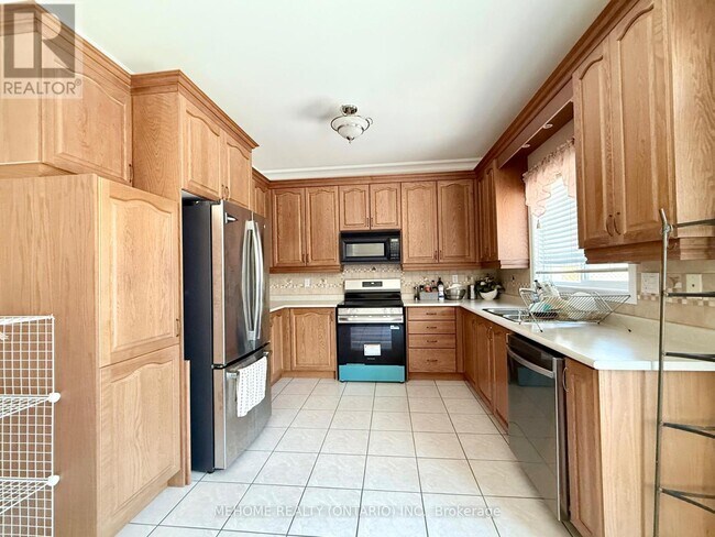 57 Ten Oaks Blvd in Vaughan, ON - Building Photo - Building Photo