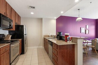 925 Common St in New Orleans, LA - Building Photo - Building Photo