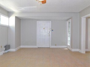 1611 N Locust St in Denton, TX - Building Photo - Building Photo