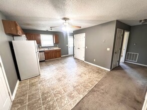 1404 Valleywood Dr in Murray, KY - Foto de edificio - Building Photo