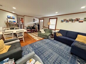 176 Upland Ave in Newton, MA - Building Photo - Building Photo