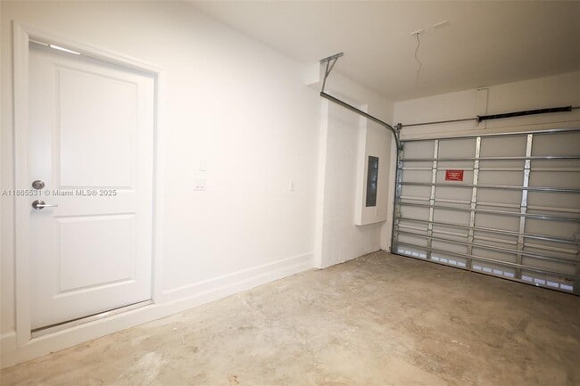 23057 SW 129th Pl in Miami, FL - Foto de edificio - Building Photo