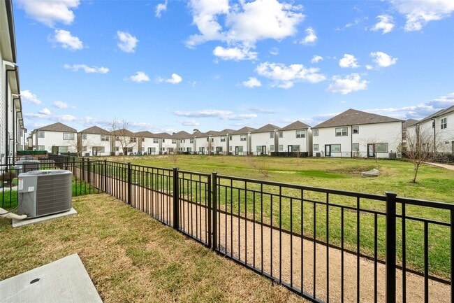 5910 Haring Ln in Houston, TX - Building Photo - Building Photo