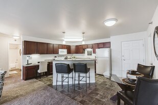 Silver Lake & Highland at Lakewood Apartments in Mandan, ND - Building Photo