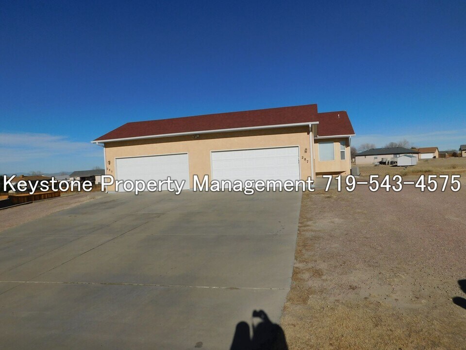 285 W Owl Ct in Pueblo West, CO - Building Photo