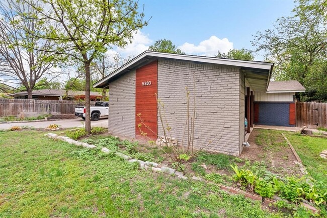 5803 Wellington Dr in Austin, TX - Building Photo - Building Photo