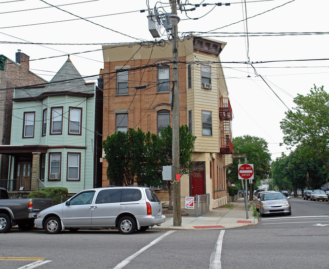 2600 Palisade Ave in Weehawken, NJ - Foto de edificio - Building Photo