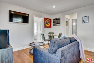 5325 9Th Ave-Unit -5327 in Los Angeles, CA - Building Photo - Building Photo