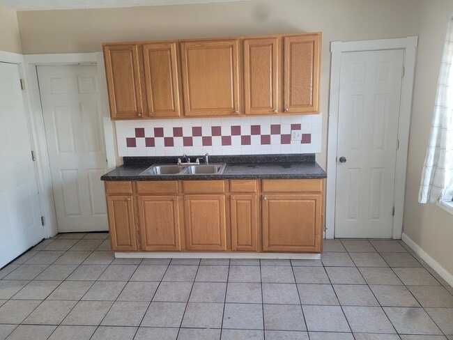 6330 Carl Ave, Unit 4 in Cleveland, OH - Building Photo - Building Photo