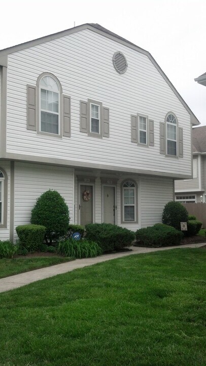 1208 Daylily Dr in Chesapeake, VA - Building Photo