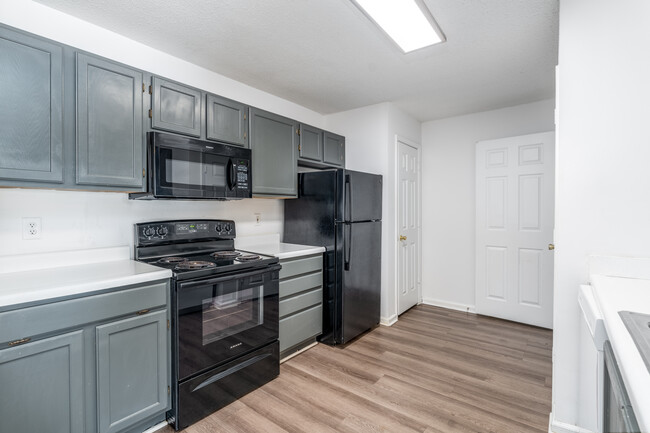 Reynolds Place Apartments in Greensboro, NC - Building Photo - Building Photo