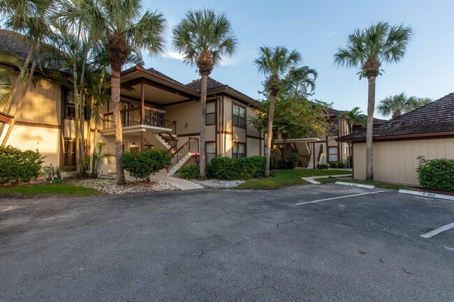 13400 Polo Rd W in Wellington, FL - Foto de edificio - Building Photo