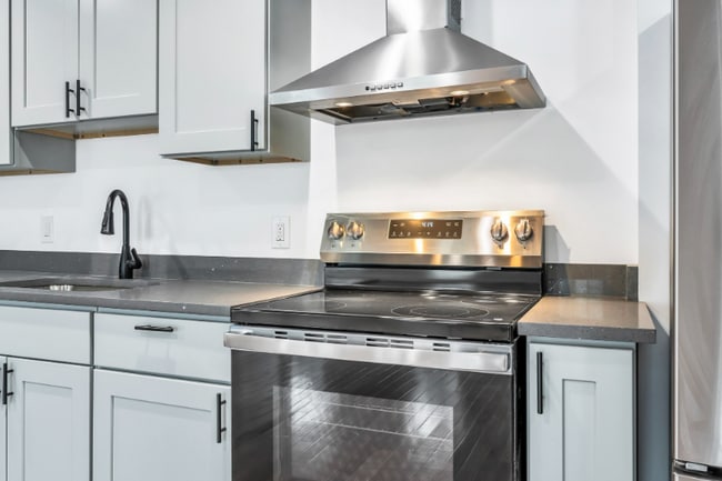 2 Charles St in Methuen, MA - Building Photo - Building Photo